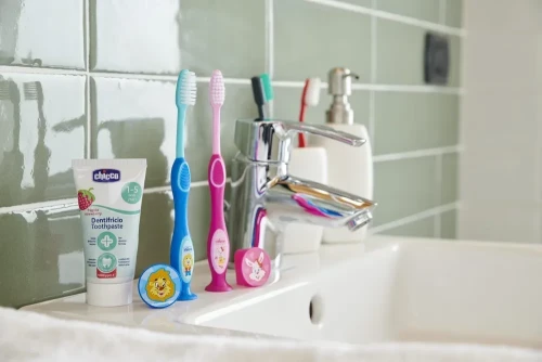 Зубная паста Chicco детская со вкусом клубники с 12мес, 50мл